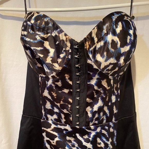 Ladies Dress - Picture 2 of 6